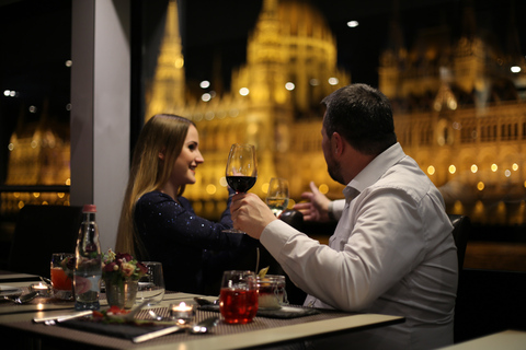 Budapest : Dîner-croisière avec opérette et spectacle folkloriqueDîner à 4 plats