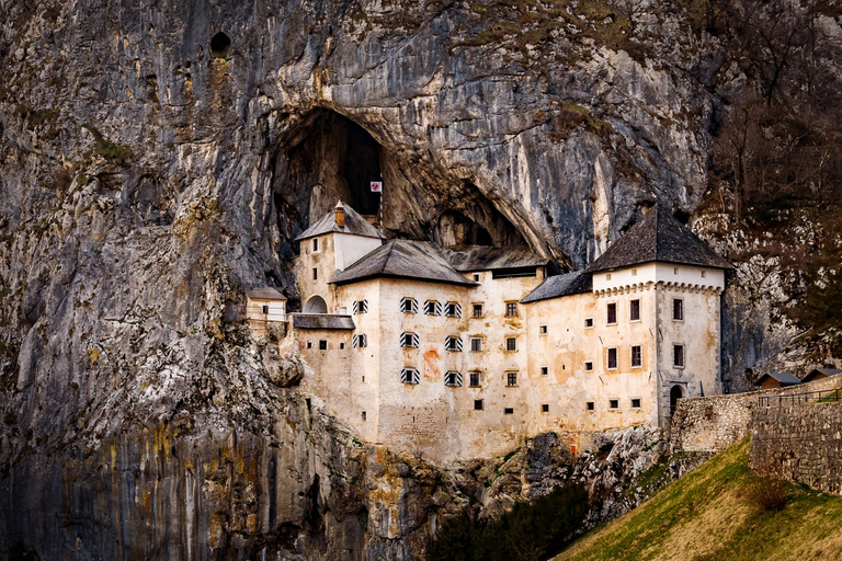 Grotte de Postojna (billets inclus) et excursion d'une journée au lac de Bled