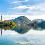 Da Lubiana: Lago di Bled e Grotte di Postumia con biglietto d'ingresso