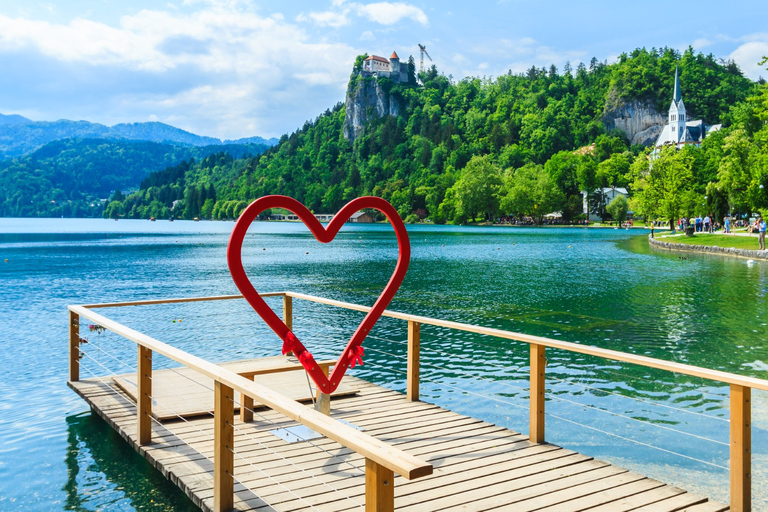 Grotte de Postojna (billets inclus) et excursion d'une journée au lac de Bled