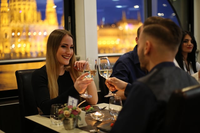 Budapest: Wine &amp; Dine Cruise with Live Folklore Music
