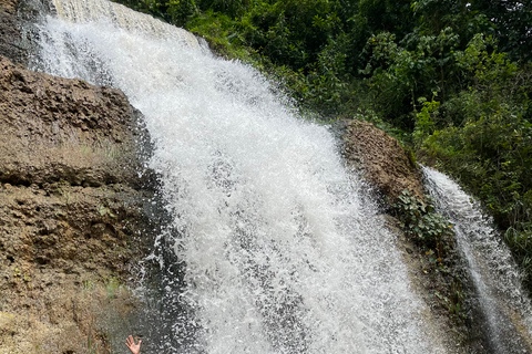 Depuis San Juan : Journée complète d'aventure dans les grottes et les chutes d'eau