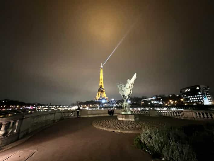 eiffel tower self guided tour