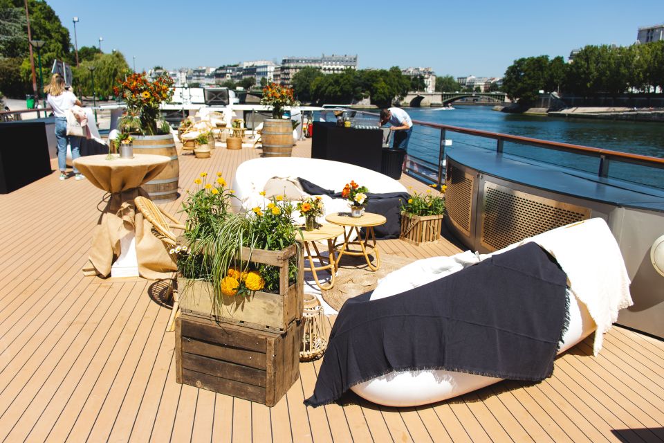 Gourmet Dinner Cruise on Seine River with Live Music