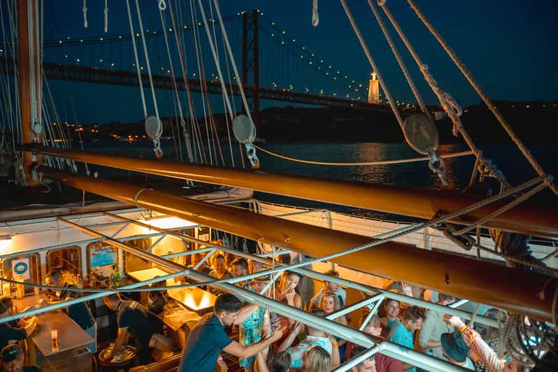 Lisbon: Sunset Boat Party with Live DJ and Night Club Entry