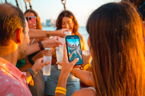 Lissabon: Sunset Boat Party met live DJ en toegang tot de nachtclubLissabon: Sunset Boat Party met live dj en toegang tot nachtclub