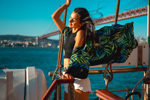 Lisbon: Sunset Boat Party with Live DJ and Night Club Entry