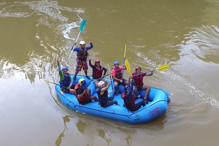 Depuis Medellín : Circuit combiné parapente et raftingAu départ de Medellín : Tour combiné de parapente et de rafting