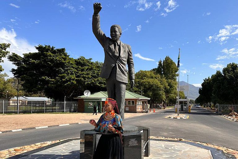 Kaapstad: Kaapse wijnlanden Gedeelde dagtour op hele dagVan Kaapstad: Kaapse wijnlanden, dagtour met gids