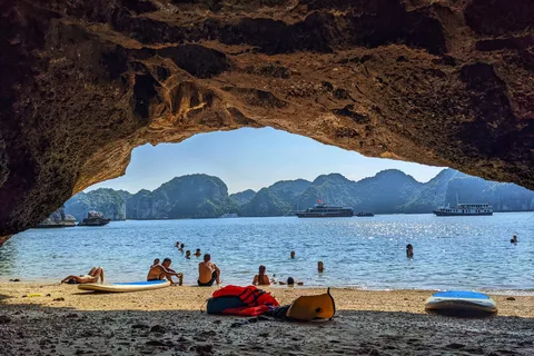Full-day cruise and kayak in Lan Ha Bay, Cat Ba island