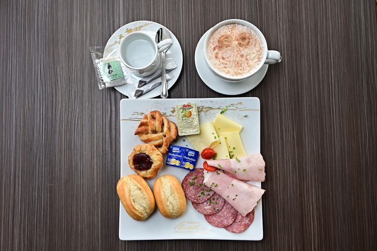 From Vienna: Dürnstein and Wachau Cruise Cruise with Breakfast and Lunch