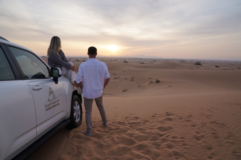 Dubajskie wydmy Safari z kolacją o zachodzie słońcaWieczorne pustynne safari z napojami bezalkoholowymi – podstawa udostępniania