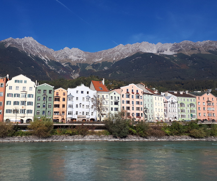Innsbruck: City Sights and Photo Walking Tour with a Local