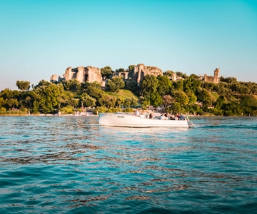 Desenzano del Garda: Sunset Boat Trip at Sunset with Drink