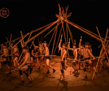 Hoi An: Teh Dar Vietnamees Bamboe Circus in het Lune Center