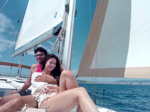 Barcelona: Private Sailing Trip with Drinks and Snacks