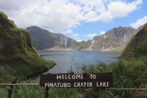 Manila: Mount Pinatubo 14-Km Hiking Trip