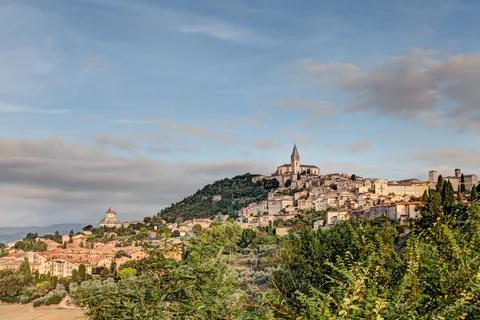 Todi: Tour guidato a piedi del centro storico di Todi