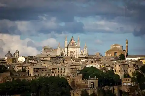 Orvieto: Tour guidato a piedi della città vecchia