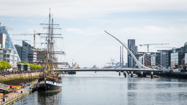 Visit Dublin Jeanie Johnston Tall Ship Irish Famine History Tour in Dublín
