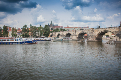 Prague: Afternoon Sightseeing Beer Cruise with Free Drinks Prague: Vltava River Sightseeing Beer Cruise