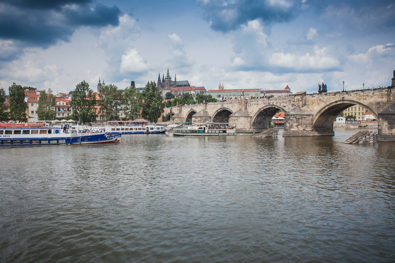 Praag: Sightseeing-biercruise in de middag met gratis drankjesPraag: Sightseeing-biercruise op de Moldau