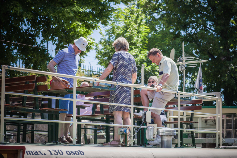 Prague : Croisière à la bière dans l'après-midi avec boissons gratuitesPrague : Croisière à la bière sur la Vltava