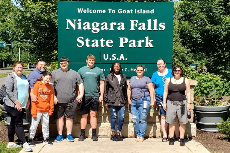 Chutes du Niagara Canada et États-Unis : circuit combiné en petit groupeChutes du Niagara (USA) : Excursion d'une journée aux deux côtés des chutes