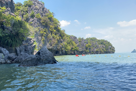 Z Phuket: wyspa Jamesa Bonda i wycieczka kajakiem łodzią LongtailWycieczka grupowa - Rawai, Chalong, Wichit Pickup