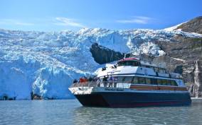 From Whittier: Glacier Quest Cruise with Onboard Lunch