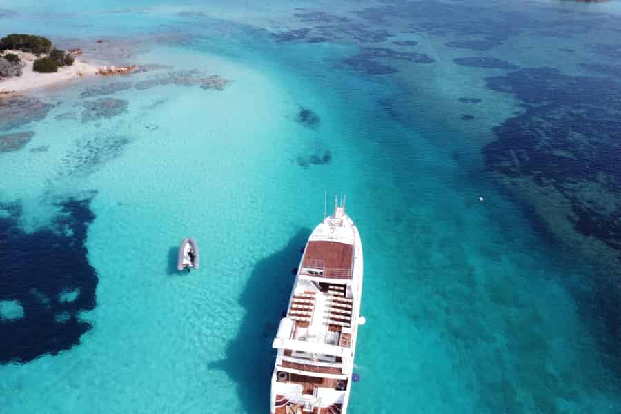 Palau: Bootstour zum La-Maddalena-Archipel mit 4 Stopps. Foto: GetYourGuide Palau: Bootstour zum La-Maddalena-Archipel mit 4 Stopps. Foto: GetYourGuide
