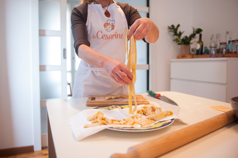 Positano: aula de culinária de massas e tiramisu na casa de um morador local