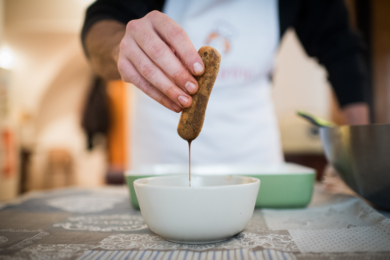 Positano : cours de cuisine sur les pâtes et le Tiramisu avec du vin