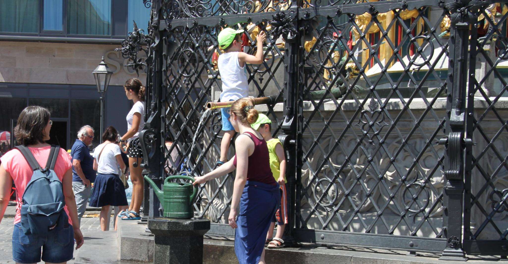 Nürnberg, Selbstgeführter Altstadt-Entdeckungs-Spaziergang für Familien - Hizvo