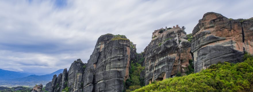 Depuis la côte de Pieria : Excursion d'une journée aux Météores avec visite des monastères