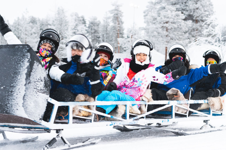 Rovaniemi: rodzinne safari na skuterach śnieżnychWspólna jazda, 2 osoby dorosłe na 1 skuterze śnieżnym