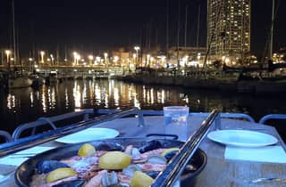 Valencia: Private Abendrundfahrt mit Abendessen und Getränken
