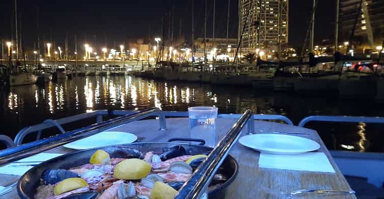 Barcelona: Private Evening Cruise with Dinner and Drinks