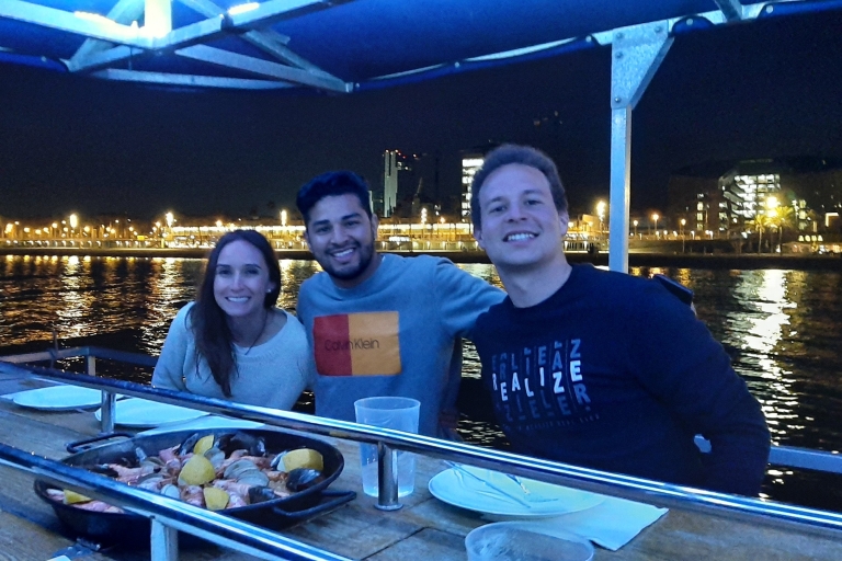 Barcelona: Crucero privado nocturno con cena y bebidasBarcelona: Crucero nocturno compartido con cena y bebidas