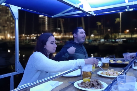 Barcelona: privéavondcruise met diner en drankjesBarcelona: gedeelde avondcruise met diner en drankjes