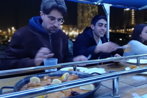 Barcelona: Crucero privado nocturno con cena y bebidas