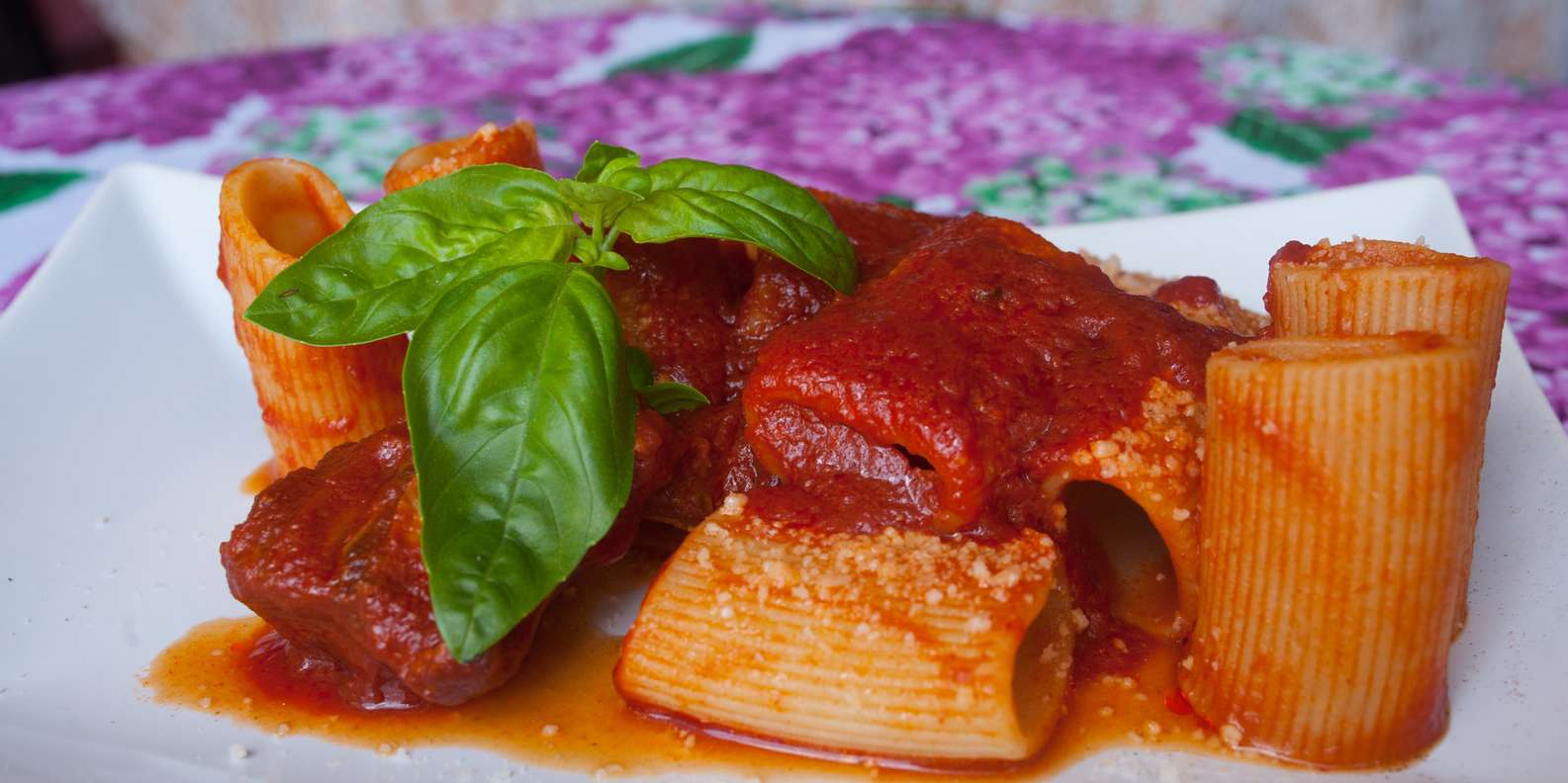 Positano: lezione di cucina casalinga per piccoli gruppi con un locale