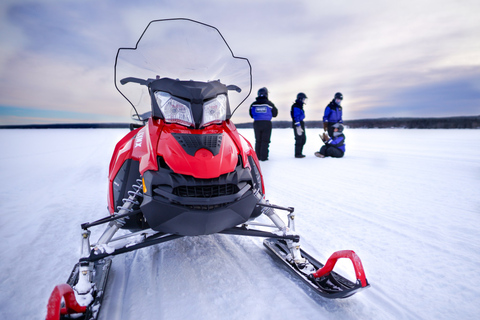 Rovaniemi: Passeio de aventura em motos de neve somente para adultosSnowmobile duplo