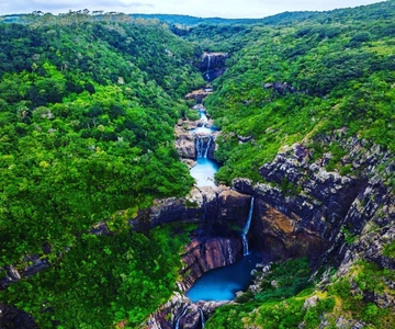Mauritius: 7 vattenfall vandring med lunch och hotelltransfer