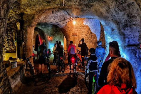Roma: tour in bici elettrica dei sotterranei e delle catacombe dell'Appia Antica