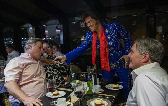 London: Dinner-Kreuzfahrt mit Elvis-Tribut auf der Themse