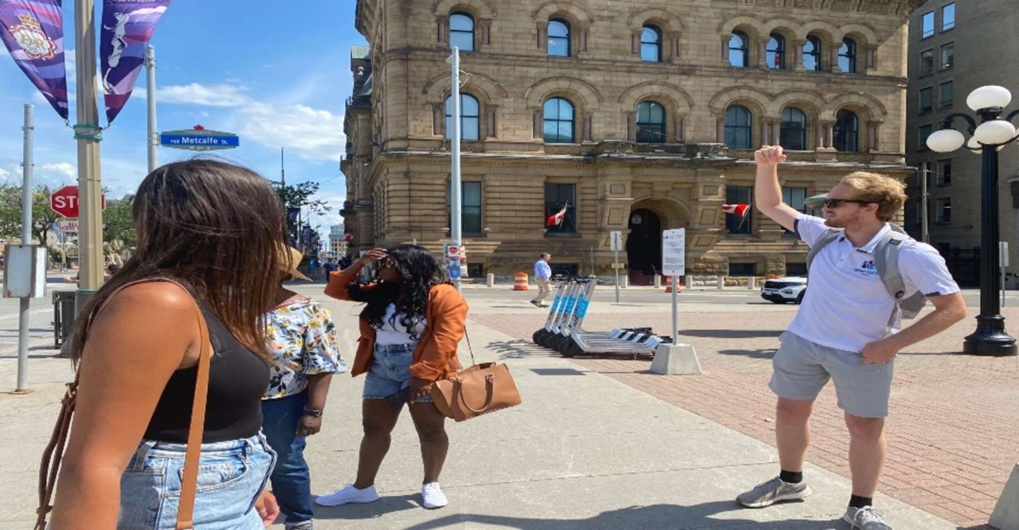 Ottawa, tour a pie en grupos pequeños con crucero en barco - Hizvo