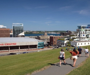 Halifax: Small Group Walking Tour with Citadel & Museum