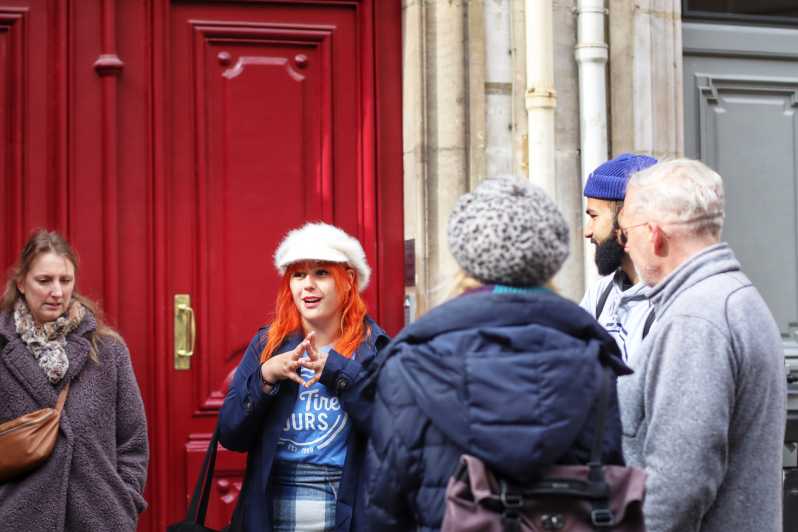 Париж: Эмили в парижской пешеходной экскурсии