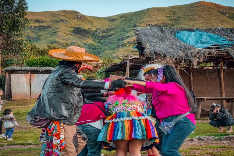 From Cusco: Cusco Folkloric Tour